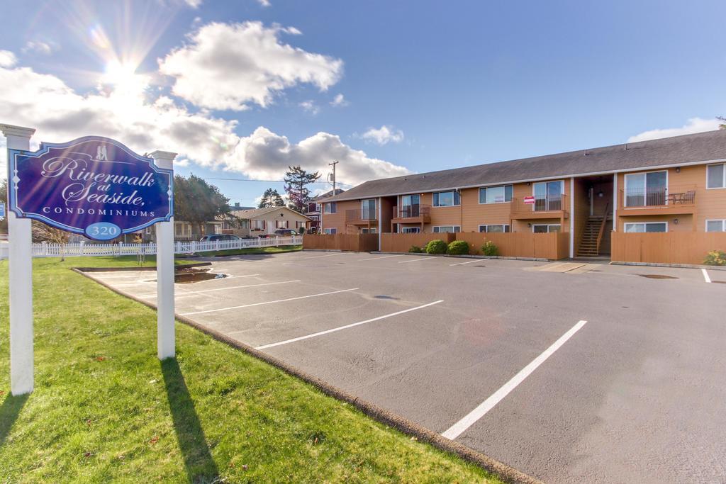 Riverwalk Apartment Seaside Exterior photo